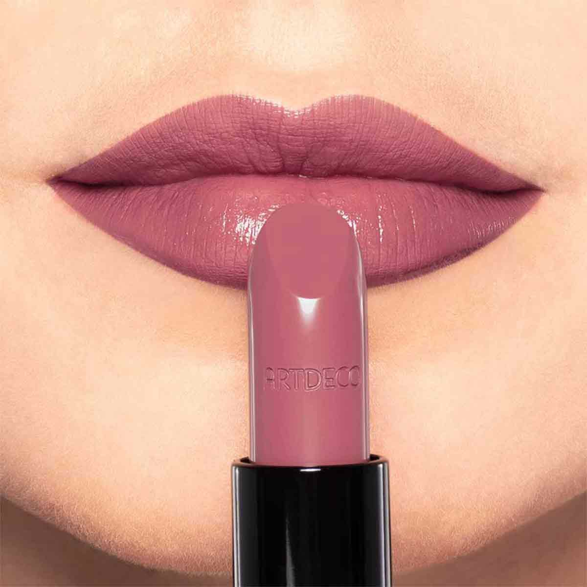 رژلب جامد براق شماره 961 آرت دکو artdeco مدل perfect color وزن 4 گرم